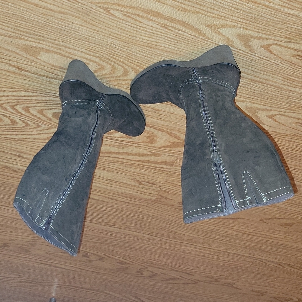 Woman's high boots